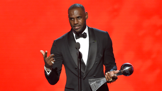 LeBron James Endorses Hillary Clinton In Op-Ed